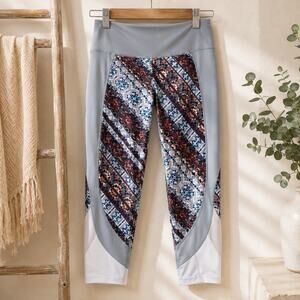 Athleta Nomad Salutation Crop Capri Leggings Gray Floral Mesh Size Small
